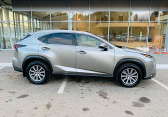 Подержанный автомобиль Lexus NX 2015 года (4 фото)