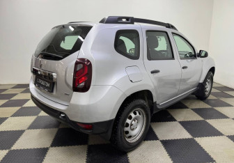 Подержанный автомобиль Renault Duster 2016 года (5 фото)