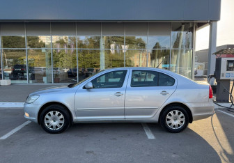 Подержанный автомобиль Skoda Octavia Wagon 2011 года (8 фото)