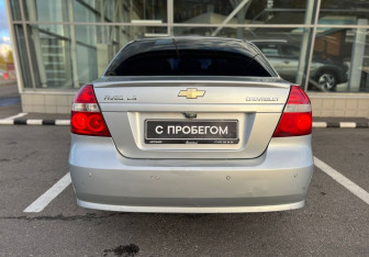 Подержанный автомобиль Chevrolet Aveo Sedan 2011 года (7 фото)