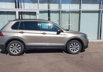 Подержанный автомобиль Volkswagen Tiguan 2021 года (4 фото)