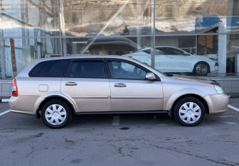 Подержанный автомобиль Chevrolet Lacetti Wagon 2006 года (8 фото)