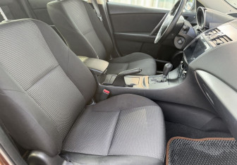 Подержанный автомобиль Mazda 3 Sedan 2013 года (12 фото)