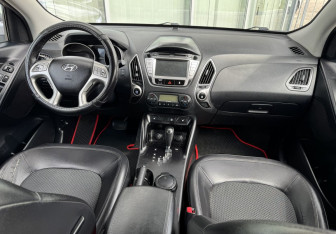 Подержанный автомобиль Hyundai ix35 2012 года (9 фото)