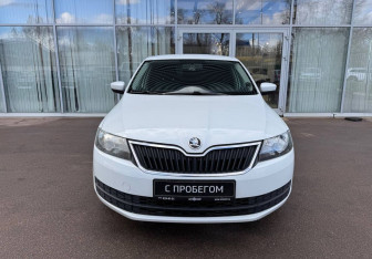 Подержанный автомобиль Skoda Rapid Liftback 2015 года (2 фото)