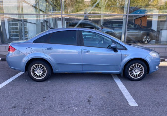Подержанный автомобиль Fiat Linea 2011 года (4 фото)