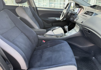 Подержанный автомобиль Honda Civic Hatchback 2008 года (10 фото)