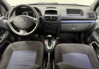 Подержанный автомобиль Renault Symbol 2007 года (10 фото)