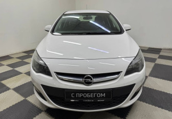 Подержанный автомобиль Opel Astra Sedan 2014 года (2 фото)