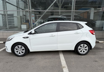 Подержанный автомобиль Kia Rio Hatchback 2016 года (8 фото)