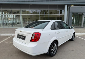 Подержанный автомобиль Chevrolet Lacetti Sedan 2012 года (5 фото)
