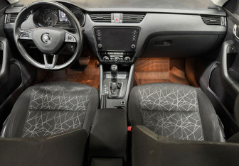 Подержанный автомобиль Skoda Octavia Liftback 2018 года (10 фото)