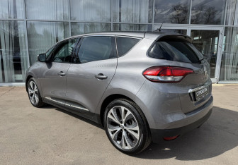 Подержанный автомобиль Renault Scenic 2018 года (7 фото)