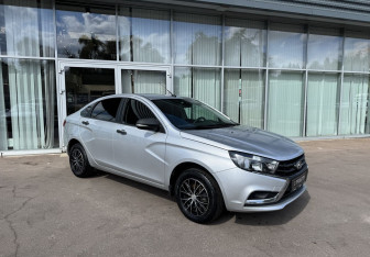 Подержанный автомобиль LADA (ВАЗ) Vesta Sedan 2017 года (3 фото)