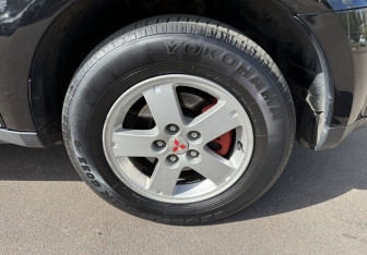 Подержанный автомобиль Mitsubishi Outlander 2007 года (12 фото)