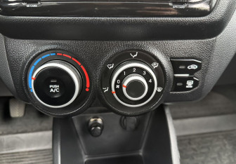 Подержанный автомобиль Kia Rio Hatchback 2013 года (11 фото)