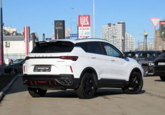 Подержанный автомобиль Geely Coolray 2024 года (5 фото)