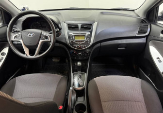 Подержанный автомобиль Hyundai Solaris Hatchback 2013 года (11 фото)