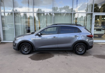 Подержанный автомобиль Kia Rio Hatchback 2018 года (8 фото)