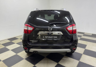 Подержанный автомобиль Nissan Terrano 2018 года (6 фото)