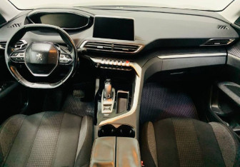 Подержанный автомобиль Peugeot 3008 2018 года (10 фото)