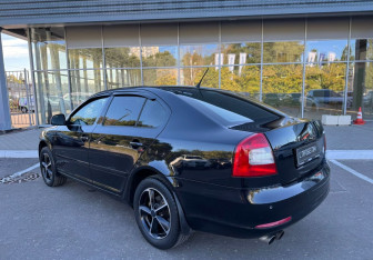 Подержанный автомобиль Skoda Octavia Liftback 2011 года (7 фото)