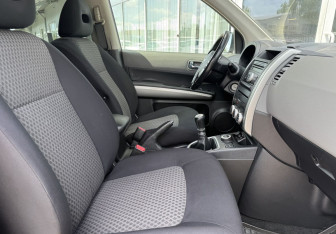 Подержанный автомобиль Nissan X-Trail 2007 года (10 фото)