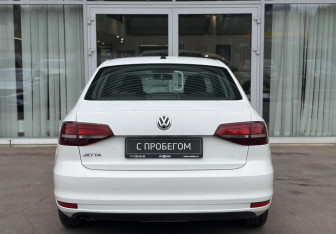 Подержанный автомобиль Volkswagen Jetta Sedan 2016 года (6 фото)