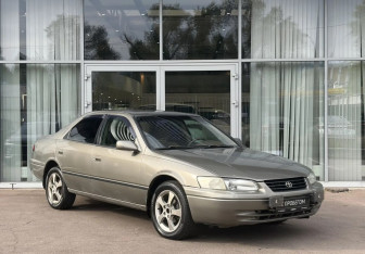 Подержанный автомобиль Toyota Camry Sedan 1999 года (3 фото)