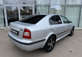 Подержанный автомобиль Skoda Octavia Liftback 2008 года (5 фото)
