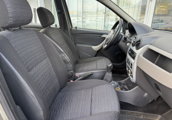 Подержанный автомобиль Renault Logan Sedan 2011 года (10 фото)