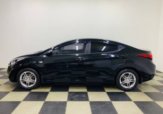Подержанный автомобиль Hyundai Elantra Sedan 2015 года (8 фото)