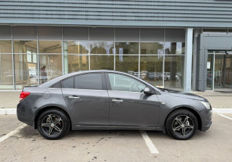Подержанный автомобиль Chevrolet Cruze Sedan 2010 года (4 фото)