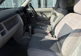 Подержанный автомобиль Mazda Demio 2002 года (10 фото)