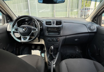 Подержанный автомобиль Renault Logan Sedan 2018 года (9 фото)