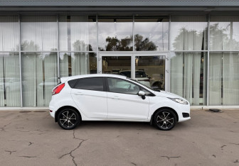 Подержанный автомобиль Ford Fiesta Hatchback 2016 года (4 фото)