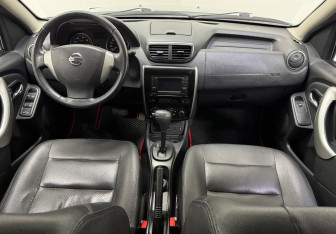 Подержанный автомобиль Nissan Terrano 2014 года (10 фото)