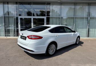 Подержанный автомобиль Ford Mondeo Sedan 2015 года (5 фото)