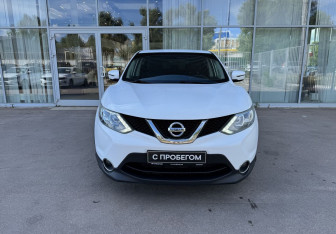 Подержанный автомобиль Nissan Qashqai 2016 года (2 фото)