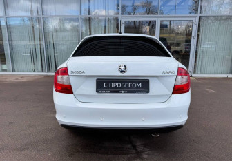 Подержанный автомобиль Skoda Rapid Liftback 2015 года (6 фото)