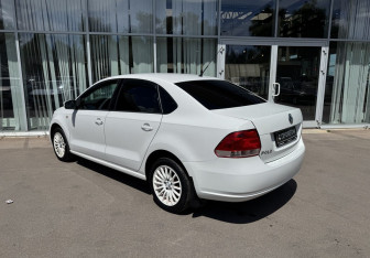 Подержанный автомобиль Volkswagen Polo Sedan 2011 года (7 фото)