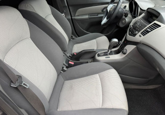 Подержанный автомобиль Chevrolet Cruze Sedan 2010 года (9 фото)