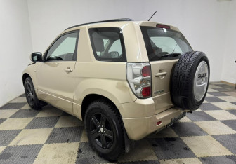 Подержанный автомобиль Suzuki Grand Vitara 2006 года (7 фото)