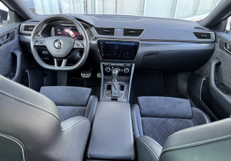 Подержанный автомобиль Skoda Superb Wagon 2019 года (9 фото)