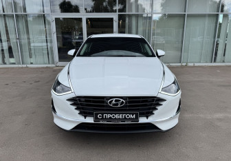 Подержанный автомобиль Hyundai Sonata 2020 года (2 фото)
