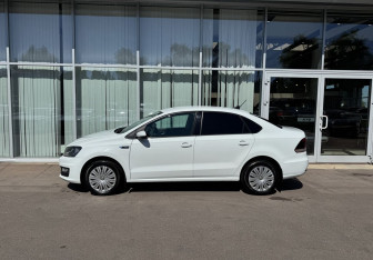 Подержанный автомобиль Volkswagen Polo Sedan 2018 года (8 фото)