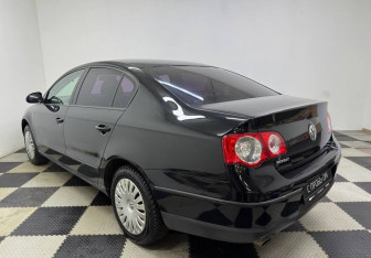 Подержанный автомобиль Volkswagen Passat Sedan 2008 года (7 фото)