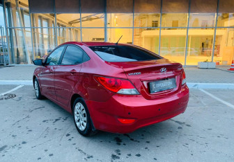 Подержанный автомобиль Hyundai Solaris Sedan 2014 года (7 фото)
