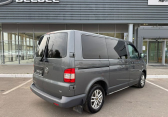 Подержанный автомобиль Volkswagen Caravelle 2012 года (5 фото)
