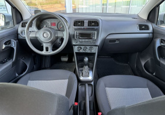 Подержанный автомобиль Volkswagen Polo Sedan 2014 года (9 фото)